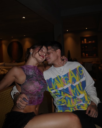 Emilia Mernes y Duki de