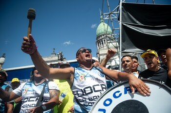 24/01/2024 24 January 2024, Argentina, Buenos Aires: Members of the construction sector union UOCRA chant slogans against the labor reforms of President Javier Milei's ultra-liberal government in front of Congress, as part of a general strike called by Trade unions. Photo: Cristina Sille/telam/dpa
ECONOMIA INTERNACIONAL
Cristina Sille/telam/dpa