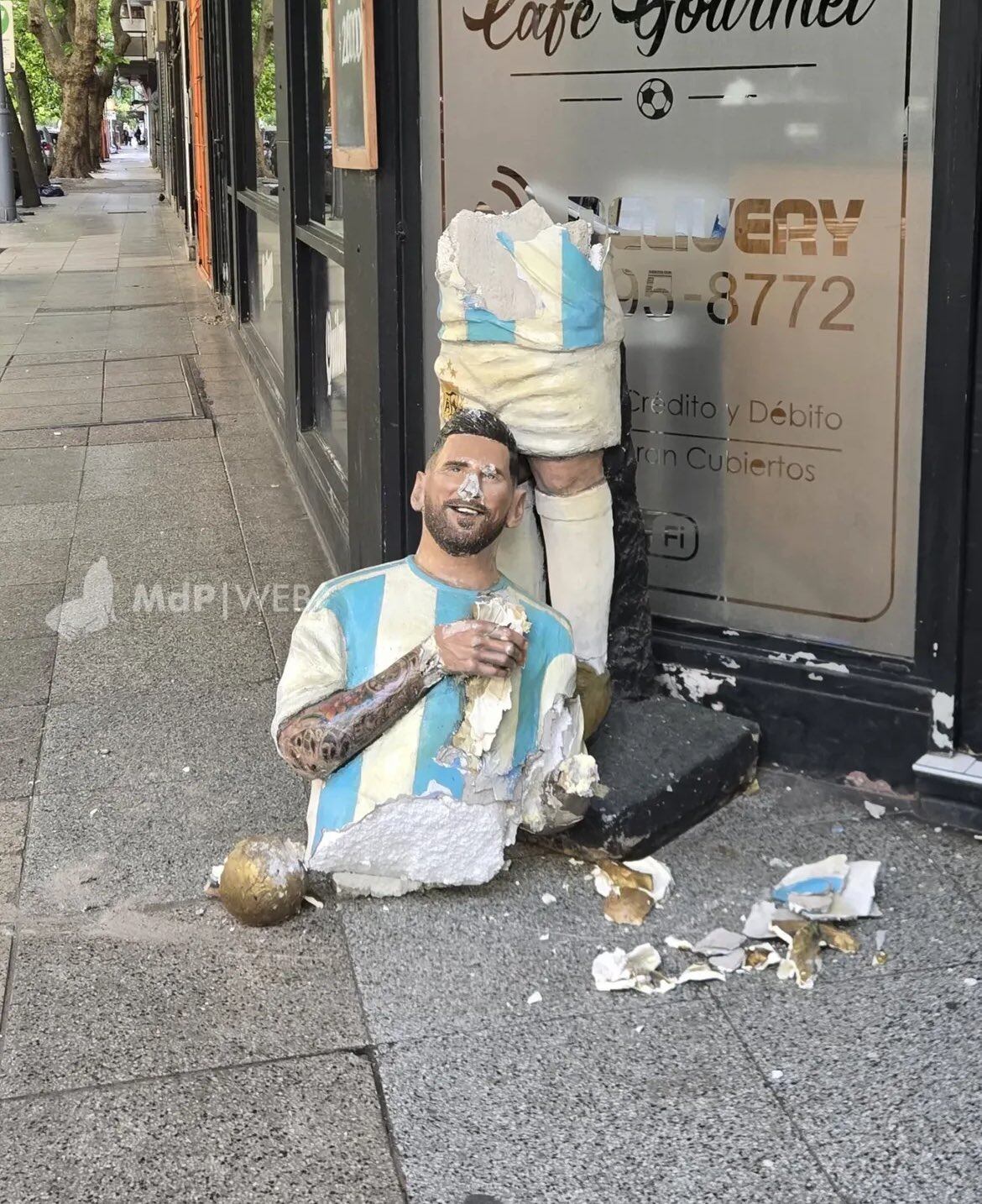 El torso quedó partido a la mitad