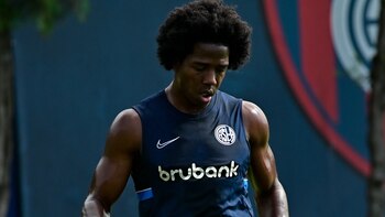 Carlos Sánchez es nuevo jugador