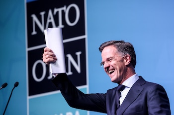 La OTAN anunció inversiones en sistemas de vigilancia y contratos de armamento para reforzar la defensa europea ante la amenaza de Rusia. (EFE/EPA/FILIP SINGER)