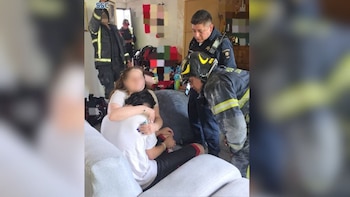 Con una cuerda y a 10 metros: así rescató un policía a joven que intentó arrojarse de la azotea de su casa en CDMX