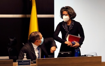 Los magistrados Eduardo Cifuentes (i),