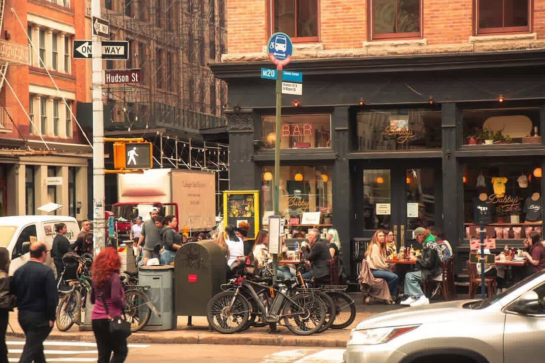 Bubby’s se localiza en 120 Hudson Street, esquina con North Moore Street, en el corazón de Tribeca.