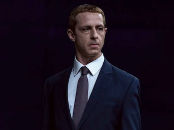 Jeremy Strong, el nuevo Mark Zuckerberg en la película 'El precio de la red', la secuela de 'La red social'