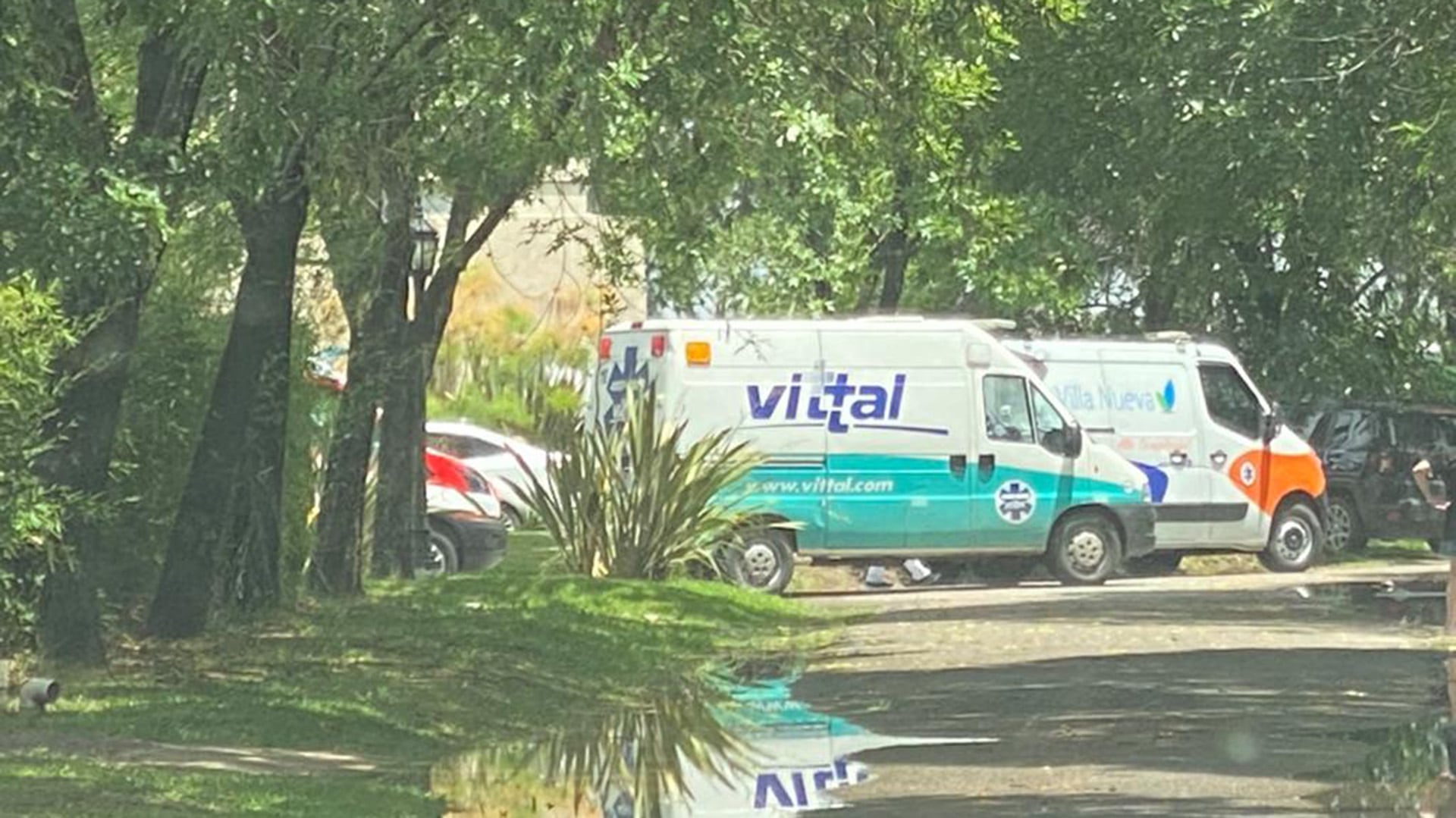 Las ambulancias que llegaron al barrio privado de San Andrés