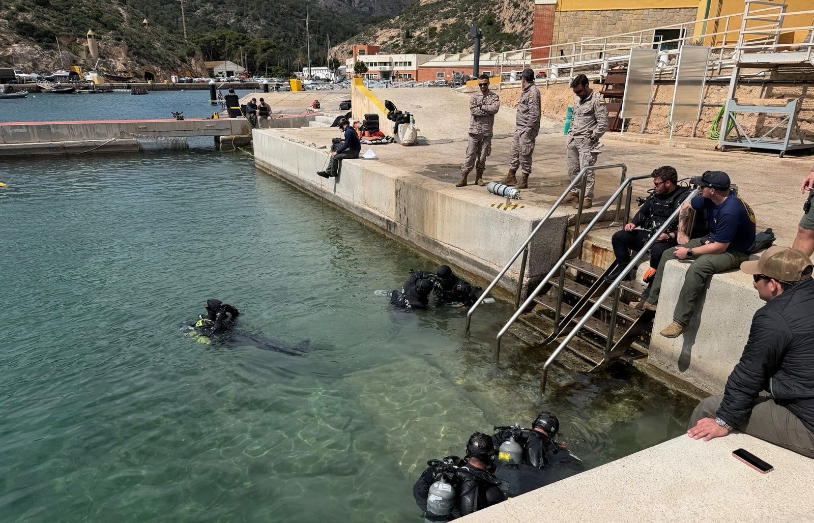 Un ejercicio en el Centro de Buceo de la Armada, situado en la Estación Naval de La Algameca, en Cartagena (Foto: DVIDShub.net)