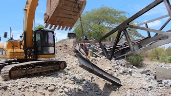 Concluye el retiro total del puente Güijo tras su destrucción y se avanza en las bases para un paso modular hacía el caribe guatemalteco