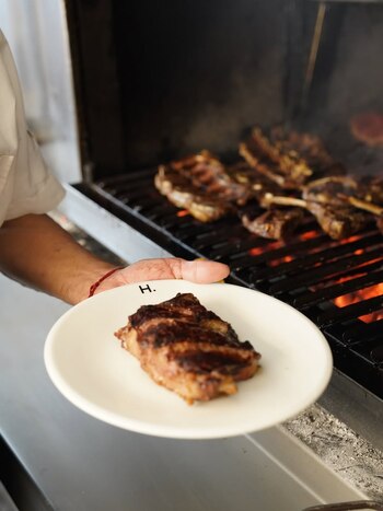 Por tercer año consecutivo, el mejor restaurante de carnes del mundo es argentino y otras 3 parrillas de Buenos Aires entraron al top 100 - Image 3