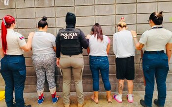 Las investigadas son tres mujeres de apellidos Cortés, Mena e Hidalgo, sospechosas de un delito de violación en perjuicio de una compañera de dormitorio. Crédito: Ministerio Público