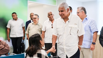 Panamá: El presidente Mulino reconoce innovadora cirugía cerebral en hospital de Colón