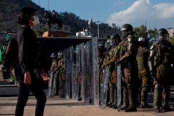 Carabineros estrenó los denominados "agentes de diálogo" como parte del nuevo protocolo de acción de la policía uniformada en Chile