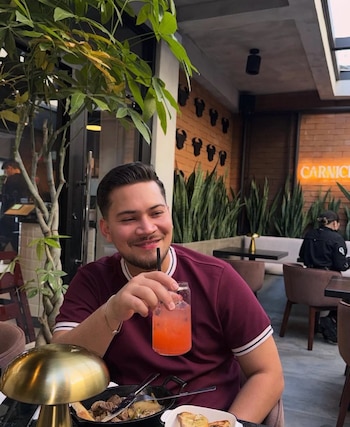 El tiktoker hondureño Hernán Martínez falleció tras varios días hospitalizado por un accidente de tránsito en Tegucigalpa. (Foto: redes sociales)