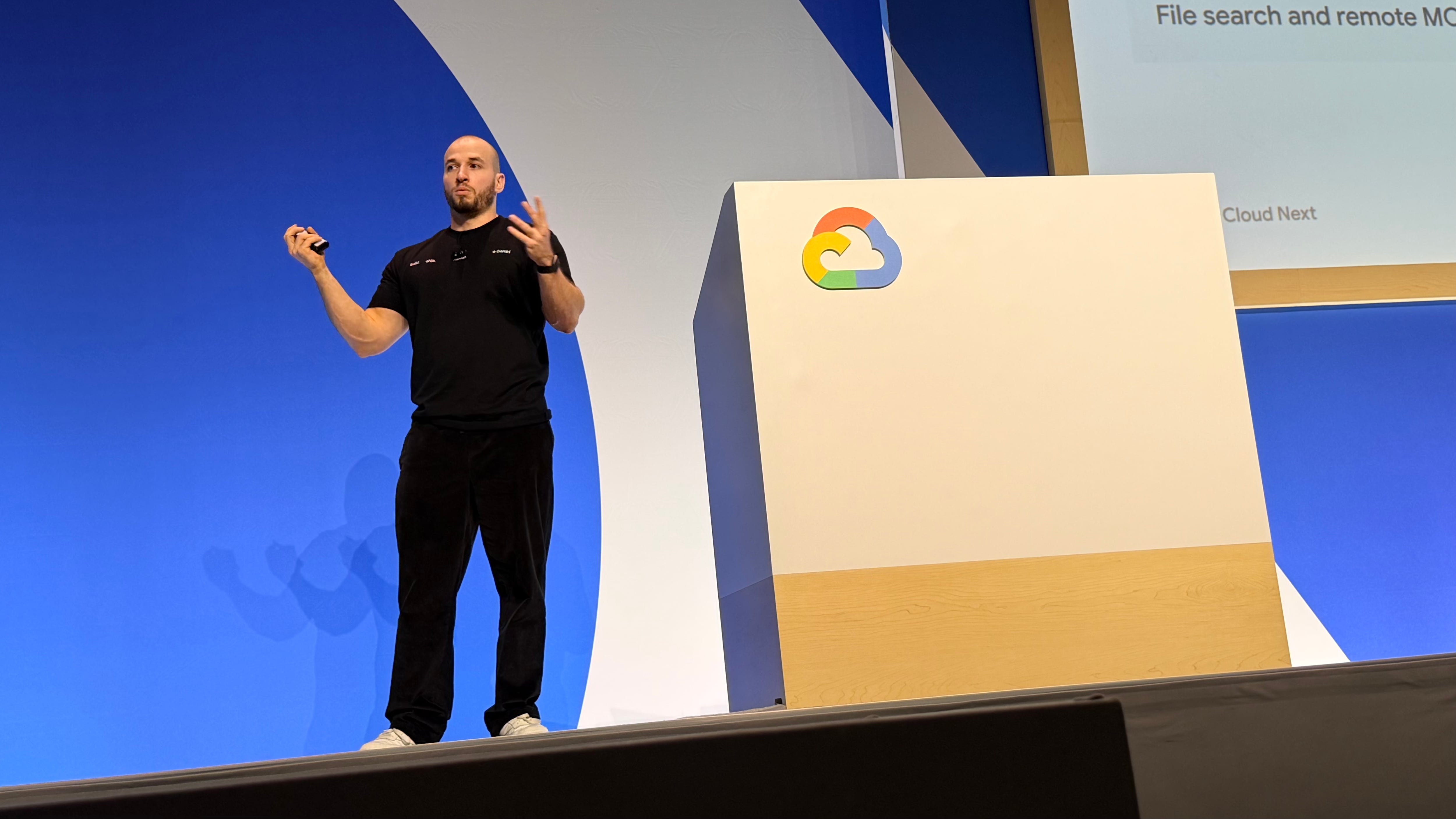 Philipp Schmid presenta las innovaciones del agente Gemini Deep Research a través de API durante su sesión en Google Cloud Next 2026, destacando los avances en inteligencia artificial. (Opy Morales)