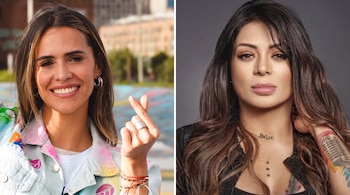 Dos mujeres en retrato dividido. Una sonriente con gesto de corazón con los dedos, la otra con expresión neutra y tatuajes visibles en cuello y brazo.