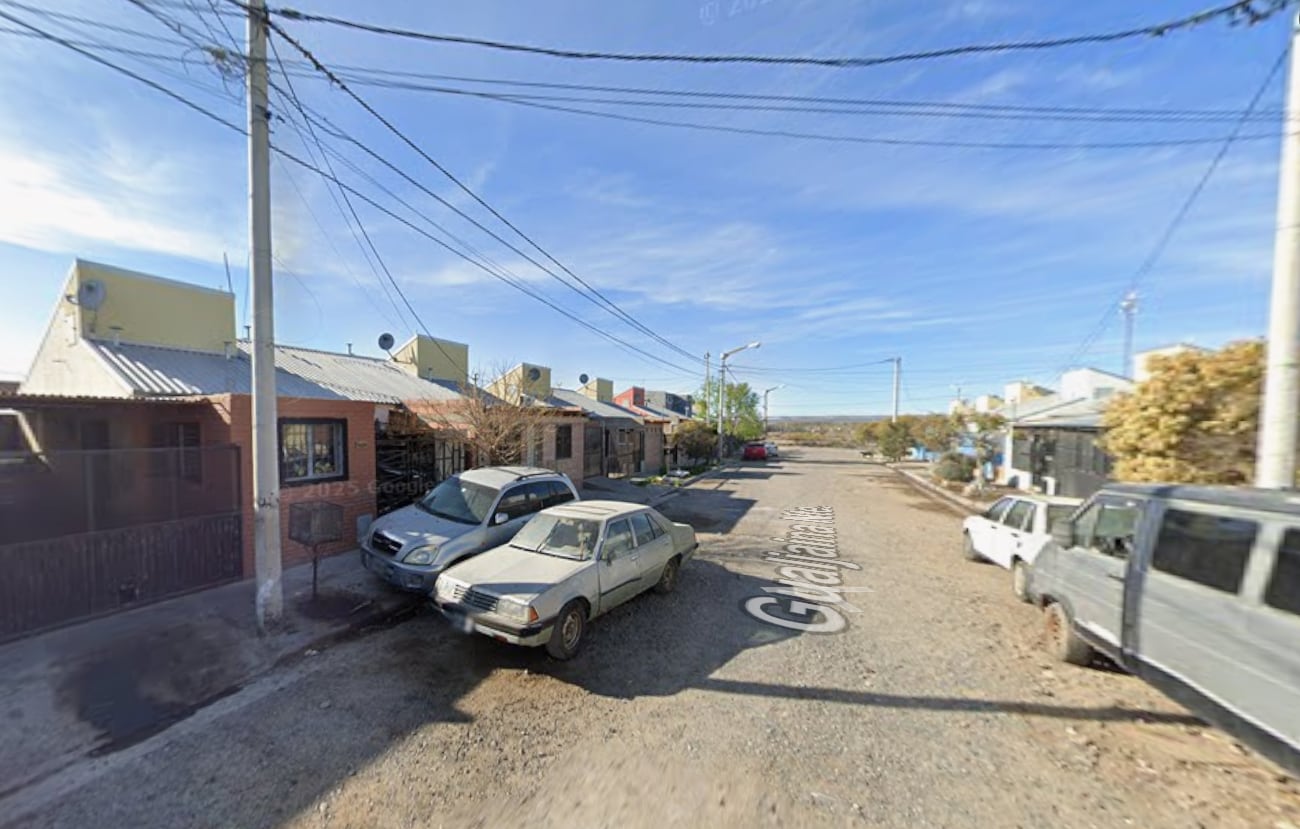 El homicidio ocurrió el 8 de septiembre de 2025, cerca de las 14.52, en inmediaciones de Gualjaina 455, en Trelew (Foto/Maps)