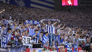 Fútbol. PP y Vox critican pitos al himno en Copa y Más Madrid destaca homenaje de la Real a hincha "asesinado por nazis"