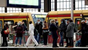 Estación Friedrichstrasse, Berlín, Alemania, 5