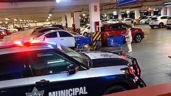 Asaltan Mac Store de Vía San Ángel en Angelópolis: sujetos armados roban equipos en Puebla