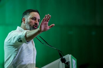 24/06/2023 El presidente de Vox, Santiago Abascal, interviene durante el acto de clausura de la Asamblea General del partido, en el Recinto Ferial de IFEMA MADRID, a 24 de junio de 2023, en Madrid (España). Este acto de precampaña bajo el nombre 'Decide lo que importa', se produce de cara a las elecciones generales del 23 de julio. Vox colgó esta semana una lona gigante en el centro de Madrid contra el feminismo, el movimiento LGTBIQ+ y la Agenda 2030.
POLITICA
Ricardo Rubio - Europa Press