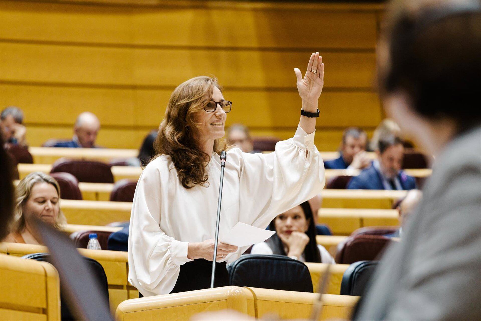 Mónica García llama «malditos» a quieres usan el dinero público para su beneficio tras las detenciones del caso Leire