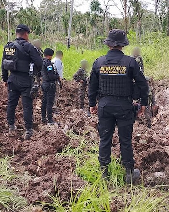Destruyen pista clandestina en el departamento de Petén, Guatemala