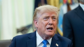 Trump firma una orden ejecutiva para prohibir la entrada en EE.UU. vinculada al "turismo de maternidad"