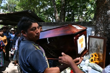 En Guatemala entierran a 68 víctimas del conflicto armado después de 44 años