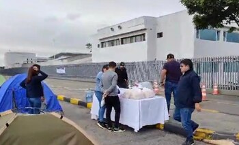 Trabajadores de la Aerocivil acampan