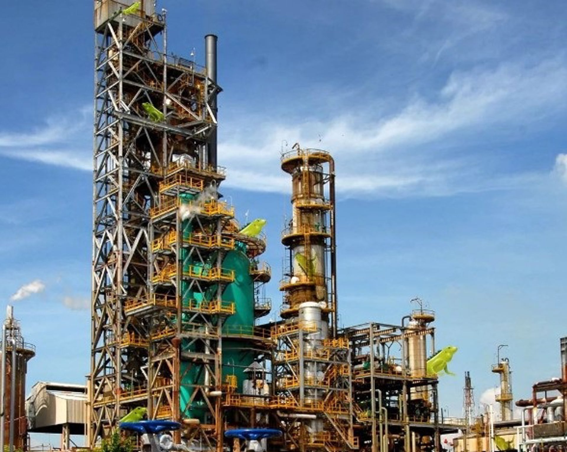 La resolución 0079 restringe los beneficios a quienes aún están en libertad, excluyendo a condenados que permanecen en cárceles, y redefine el panorama judicial dentro de la estrategia institucional del gobierno - crédito Europa Press