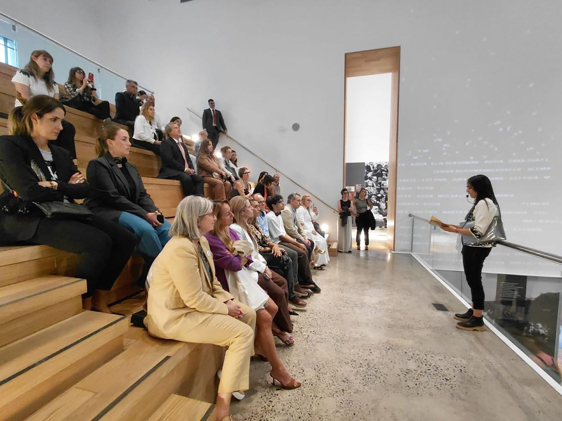 Visita al Museo del Holocausto de funcionarias judiciales en el Día de la Mujer con perspectiva de género