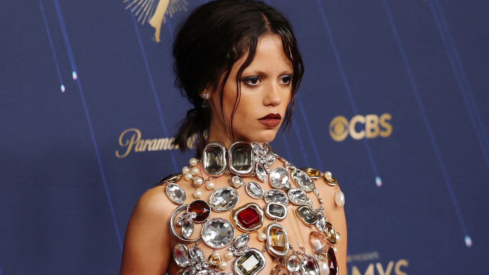 El atuendo sintetizó la tendencia actual de “vestirse como el personaje”, marca identitaria de la actriz desde hace varios años (REUTERS/Daniel Cole)