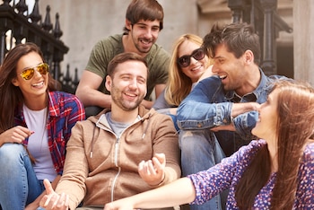 La risa, al ser más espontánea, puede revelar detalles de la personalidad de una persona. (Freepik)