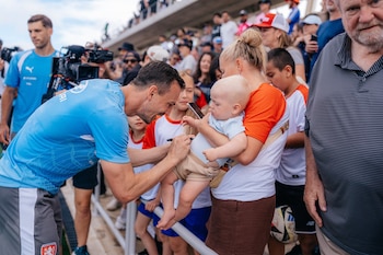 La Selección de República Checa mostró apertura con los aficionados locales en Dallas con interacción y actividades familiares. (X/ Czech Republic)