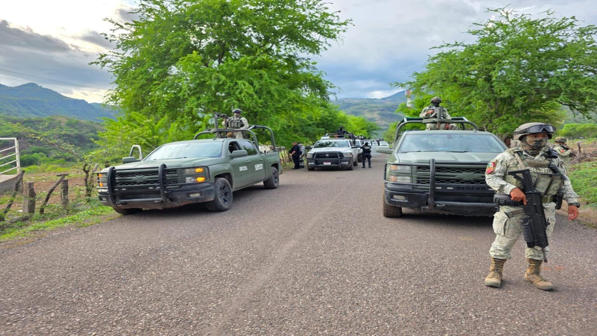 Agentes de seguridad mientras realizan operativos en los municipios de Juárez y Tuzantla(X/@SSeguridad_Mich)