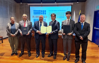 El rector Carlos Araya Leandro y el director de país de KOICA, Jong Hyun Moon, suscribieron el convenio que da inicio formal al proyecto K-INNO4U. Crédito: UCR
