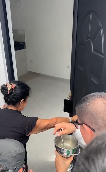La primera beneficiada del proyecto de reconstrucción fue Ana María Casas - crédito Gobernación de Cundinamarca