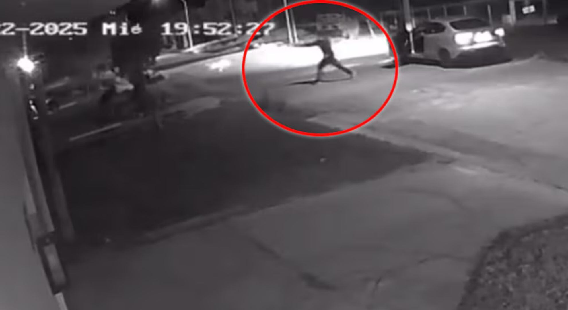 El momento en el que el acusado habría disparado a la víctima (Gentileza: El Doce.tv)