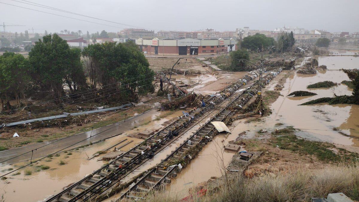 Desperfectos en la red ferroviaria de la zona de Valencia. (Metrovalencia)