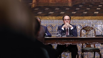 Pérez Llorca se desplaza a Soneja para seguir de primera mano la evolución del fuego