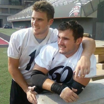 Travis Kelce en la secundaria