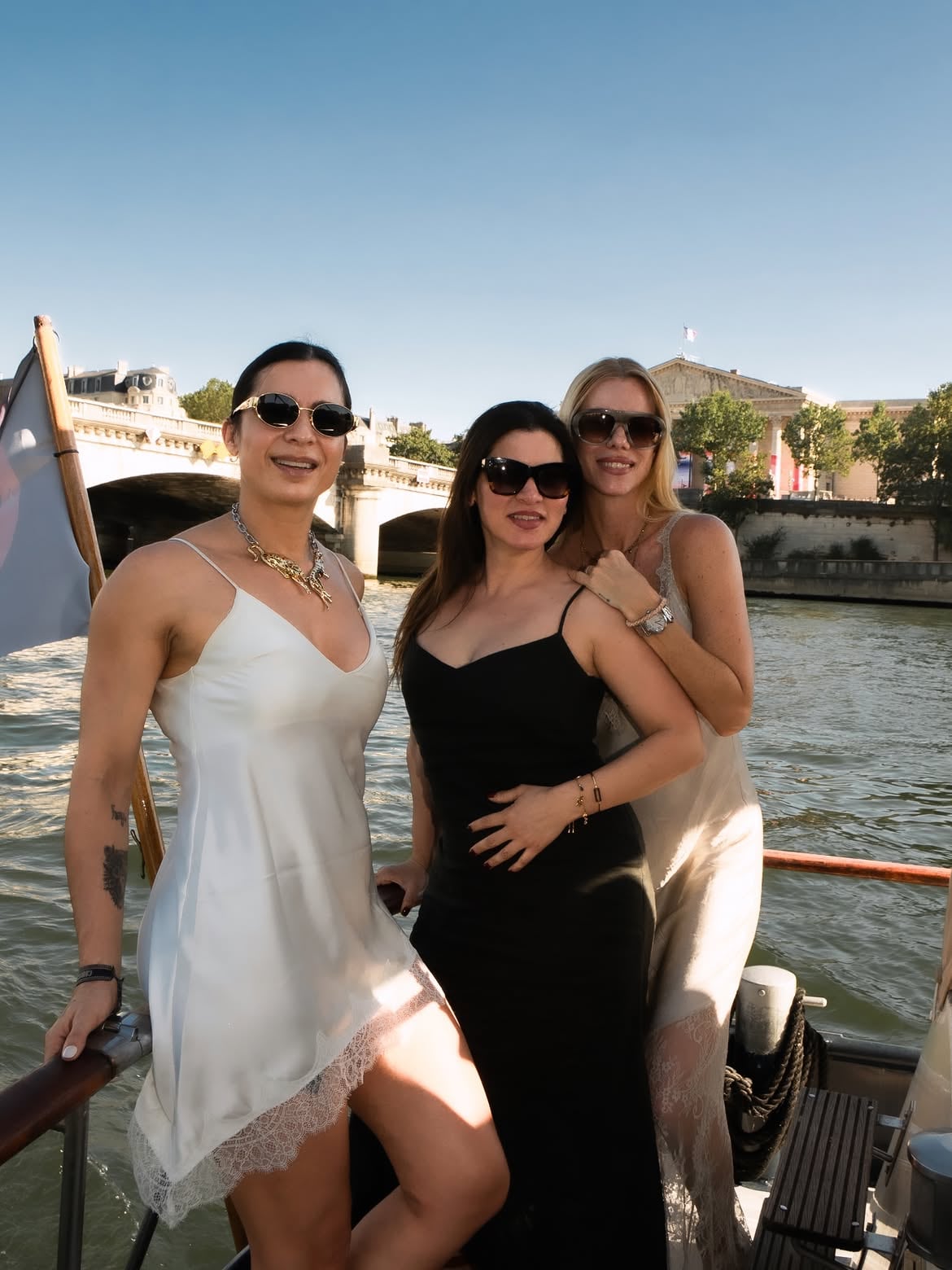 Nicole Neumann junto a la personal trainer Johanna Tomelic y Ro Guzmán