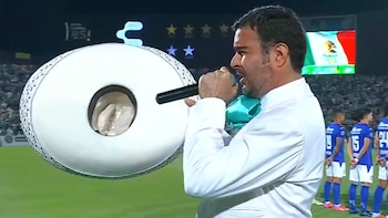 ceremonia Himno Nacional Pablo Montero