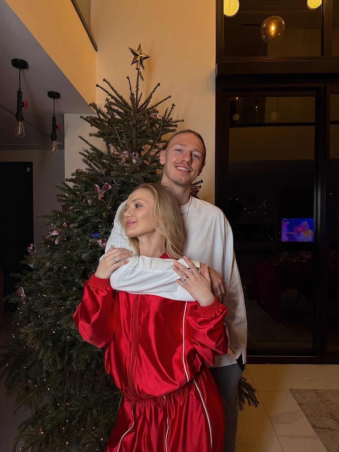 El arquero Matvey Safonov y su esposa Marina Kondratiuk