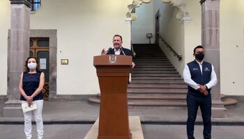 Mauricio Kuri en conferencia de