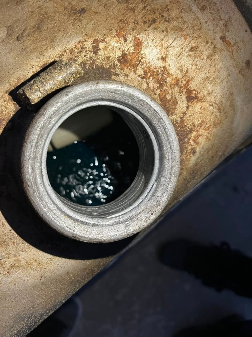 En los tanques hallaron una sustancia cuyas características cromáticas no coincidían con las del combustible habitual