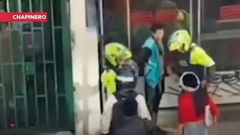 En video: Mujer se enfrentó a ladrón que intentó atracarla, la rápida reacción de la Policía permitió su captura