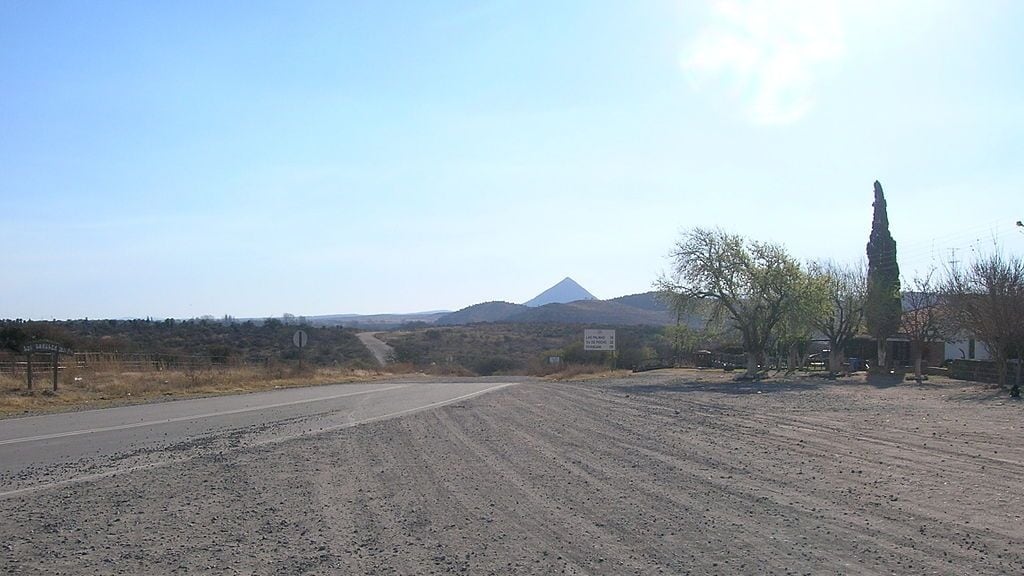 Poca (imagen), Ciénaga, Agua de la Cumbre, Yerba Buena y Veliz son los cinco volcanes inactivos de la región (Wikimedia Commons)
