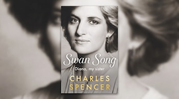 Portada del libro 'Swan Song Diana, my sister' de Charles Spencer, con un retrato en blanco y negro de Diana, Princesa de Gales, y texto en primer plano.