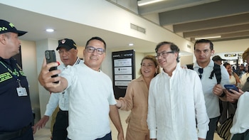 Gustavo Petro acusó a director de seguridad de la Aerocivil de arriesgar su seguridad en el aeropuerto de Barranquilla: “Un funcionario de Abelardo...”